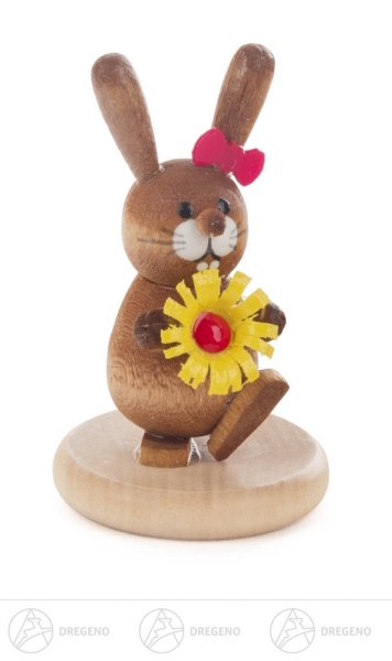 Hase mit Blume