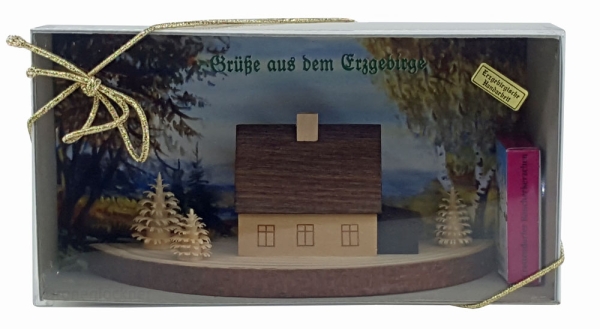 Geschenk Rauchhaus auf Baumscheibe